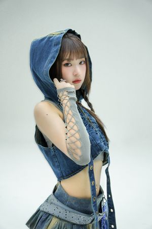 ▲▼ SINBY欣菲化身「心動快遞員」發送新歌〈愛我就送超急件〉。（圖／品緁娛樂提供）