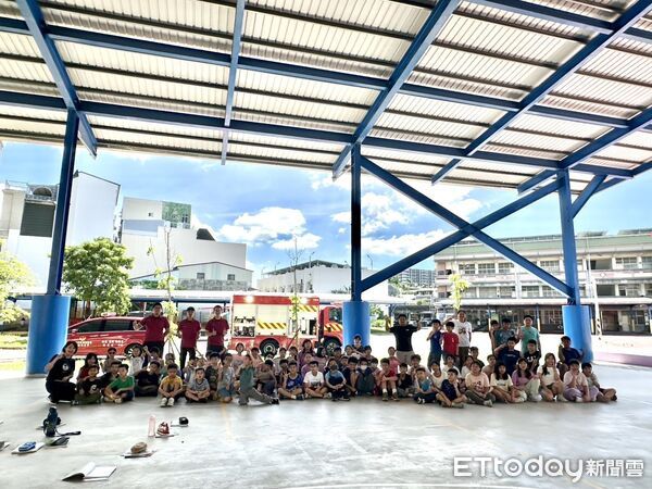 ▲南消德興分隊深入新興國小，透過互動闖關寓教於樂，提升學童防災意識。（記者林東良翻攝，下同）