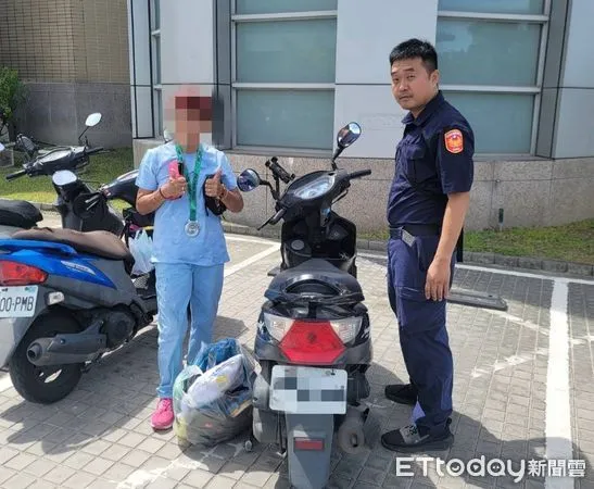 ▲屏東警分局員警幫周女找到機車。（圖／記者陳崑福翻攝）
