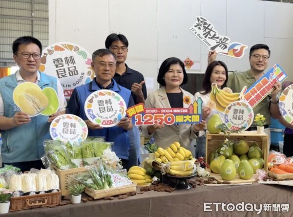 ▲雲林盛產的斗六文旦與莿桐香蕉啟航新加坡，中秋佳節前夕飄洋過海，傳遞團圓共享的象徵意義。（圖／記者游瓊華翻攝）