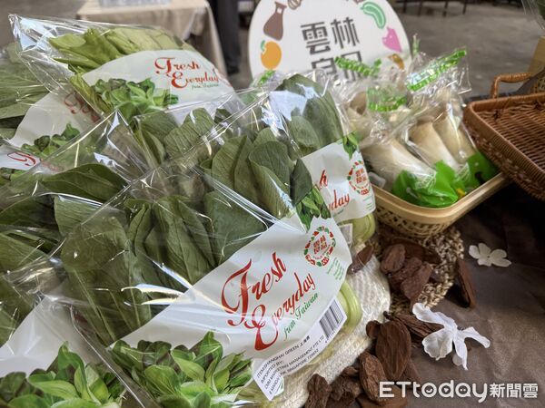 ▲雲林盛產的斗六文旦與莿桐香蕉啟航新加坡，中秋佳節前夕飄洋過海，傳遞團圓共享的象徵意義。（圖／記者游瓊華翻攝）