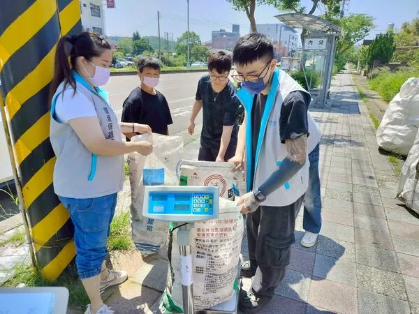▲民眾參與農藥能量飲空瓶回收活動資料畫面。（圖／新竹市政府提供）
