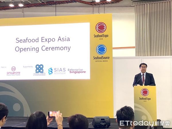 ▲黃偉哲親率團隊赴新加坡參加「2025新加坡海鮮展」開幕式，台南首度參展備受矚目。（記者林東良翻攝，下同）