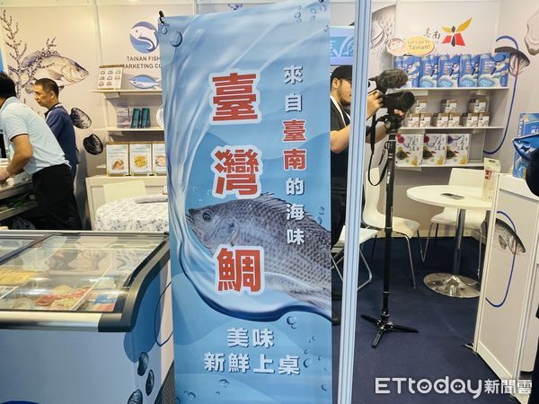 ▲黃偉哲親率團隊赴新加坡參加「2025新加坡海鮮展」開幕式，台南首度參展備受矚目。（記者林東良翻攝，下同）