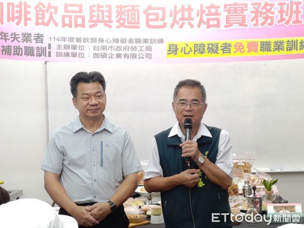 ▲台南市勞工局辦理身障職訓班烘焙成果義賣，學員用技能傳遞愛心。（記者林東良翻攝，下同）