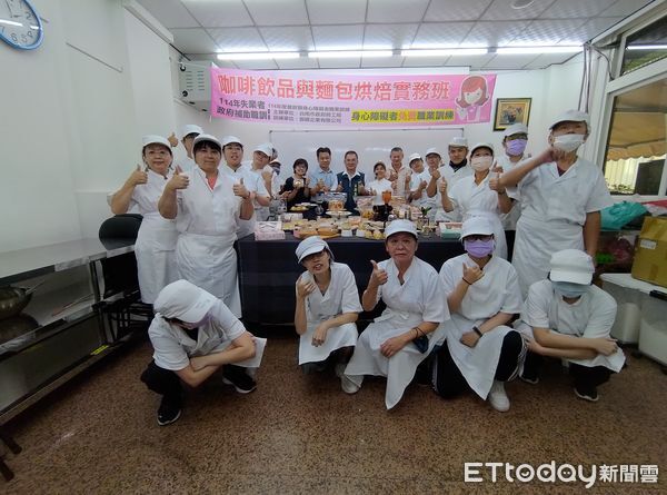 ▲台南市勞工局辦理身障職訓班烘焙成果義賣，學員用技能傳遞愛心。（記者林東良翻攝，下同）