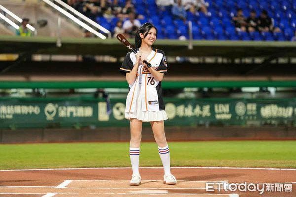 ▲▼  警察大白熊現身棒球場 攜手統一獅舉辦反詐主題日   。（圖／嘉義市警局提供）