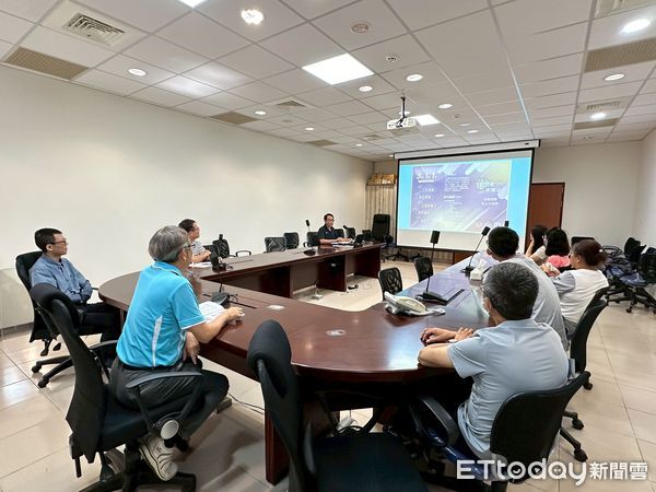 ▲與會人員專心聆聽農業災害補助相關法規及防弊措施，提升執行業務的風險防範意識。（圖／記者游瓊華翻攝）