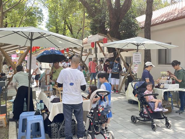 ▲大湳森林公園內的八塊厝民俗藝術村，今年首度和兒童玩具圖書館攜手，於9月13日、14日推出「聯合市集」。（圖／桃園市文化局提供）