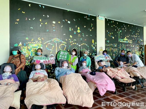 ▲創世帶植物人走進美術館。（圖／記者楊晨東翻攝）