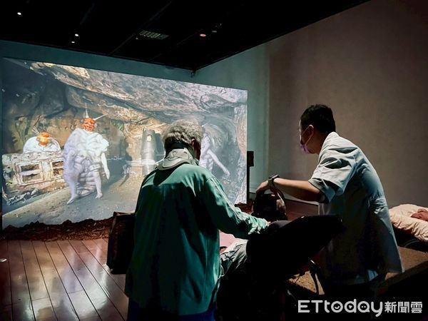 ▲創世帶植物人走進美術館。（圖／記者楊晨東翻攝）