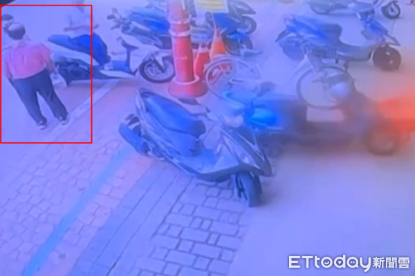 ▲▼             嘉義新港奉天宮爆發糾紛，董事當街遭另名董事的孫子毆打。（圖／記者翁伊森翻攝，下同）