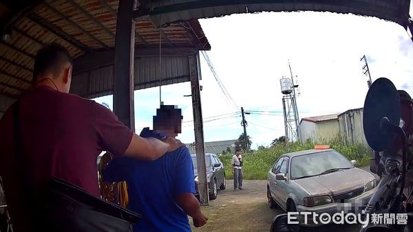 ▲台南市刑大查獲「猜猜我是誰」詐欺機房，主嫌陳姓男子落網，起出非法通訊設備。（記者林東良翻攝，下同）