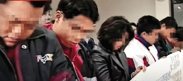 警方最後逮捕廖婦與共謀策劃犯案的許姓兄弟共十多人，連許姓兄弟工作的修車廠老闆、客人也都參與其中。（東森新聞提供）