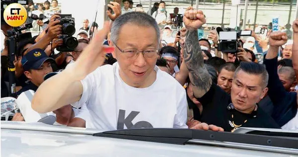 民眾黨前主席柯文哲交保。（圖／黃耀徵攝）