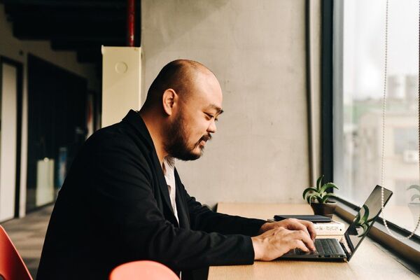 ▲▼《鬼才之道》編劇蔡坤霖。（圖／翻攝臉書／蔡坤霖）