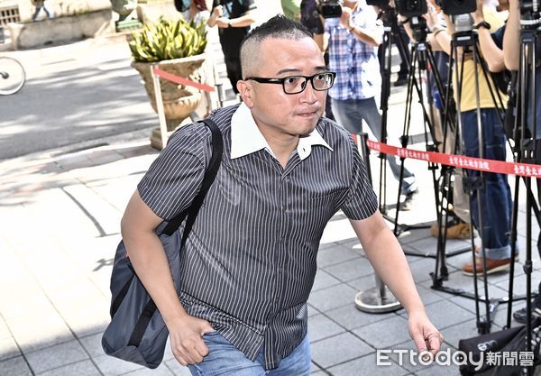 ▼周榆修15日到北院 。（圖／記者李毓康攝）