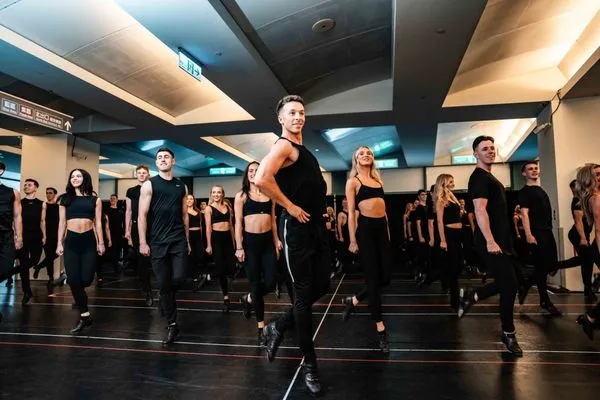 ▲《火焰之舞》百名舞者在台北小巨蛋彩排。（圖／寬宏提供）