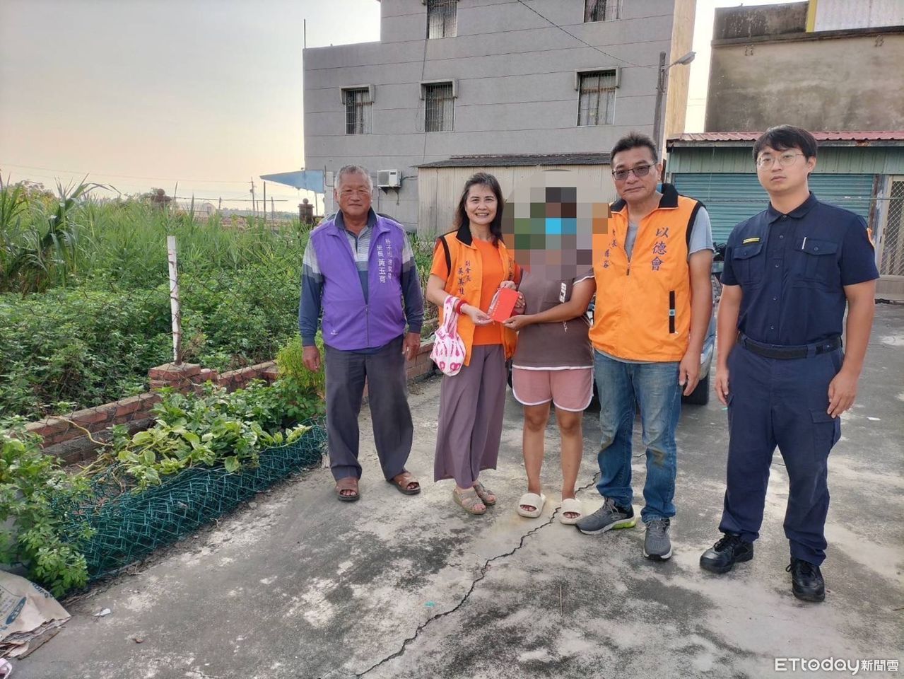 朴子警察暖心行動　搭橋慈善團體助陷困家庭