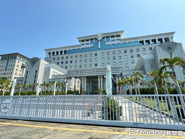 ▲台南地院審理國小男童撞傷罕病女童案，裁定須賠償53萬1千多元。（記者林東良攝）