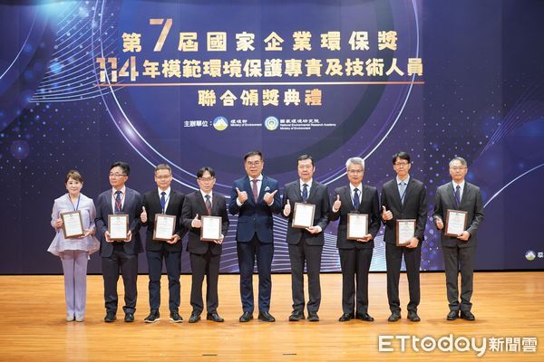 ▲奇美醫院院長林宏榮受邀於總統府，接受蕭副總統頒發表揚，肯定醫療機構守護健康也守護環境。（圖／記者林東良翻攝，下同）