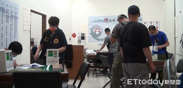 ▲▼金門縣警方日前於金寧鄉破獲一處職業賭場             。（圖／記者林名揚翻攝）