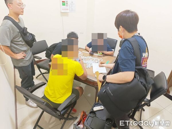 ▲▼金門縣警方日前於金寧鄉破獲一處職業賭場             。（圖／記者林名揚翻攝）