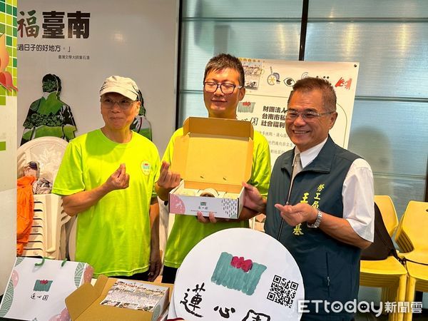 ▲台南市勞工局舉辦「集愛中秋－蛇耀溫情庇護禮」記者會，現場熱鬧揭開禮盒行銷序幕。（記者林東良翻攝，下同）