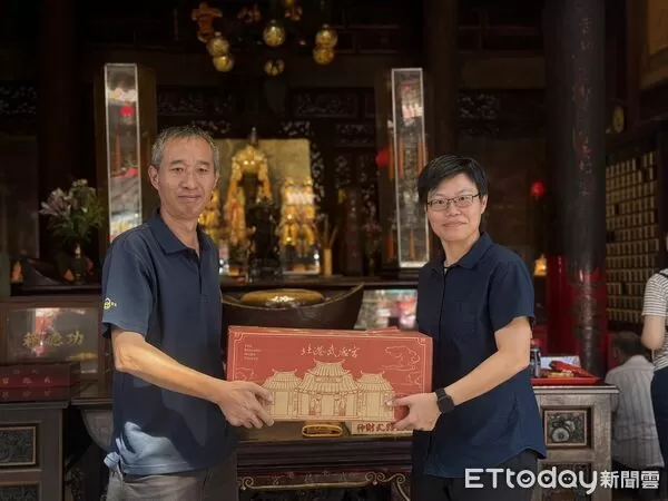 ▲▼ 【北港武德宮捐贈普渡物資 朴子分局協助送暖】  。（圖／朴子分局提供）