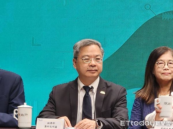 ▲▼經濟部長龔明鑫出席行政院會記者會。（圖／記者陳家祥攝）