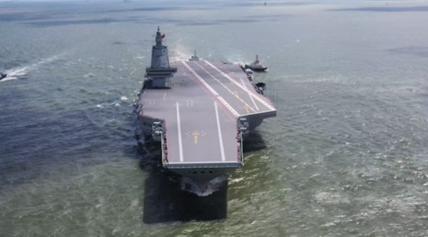 ▲大陸第三艘航母「福建艦」出港，或南下首次穿越台灣海峽，準備近期內服役。（圖／翻攝微博）
