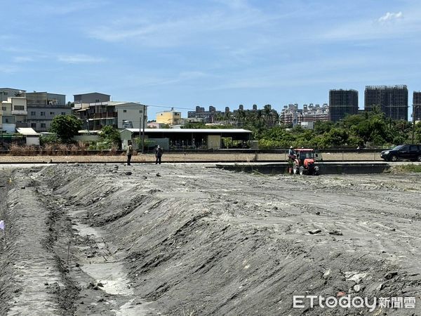 ▲▼「美濃大峽谷」翻版！高雄農地淪垃圾場　市府最高罰300萬。（圖／記者賴文萱翻攝）