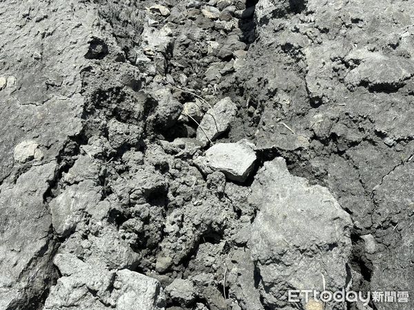 ▲▼「美濃大峽谷」翻版！高雄農地淪垃圾場　市府最高罰300萬。（圖／記者賴文萱翻攝）