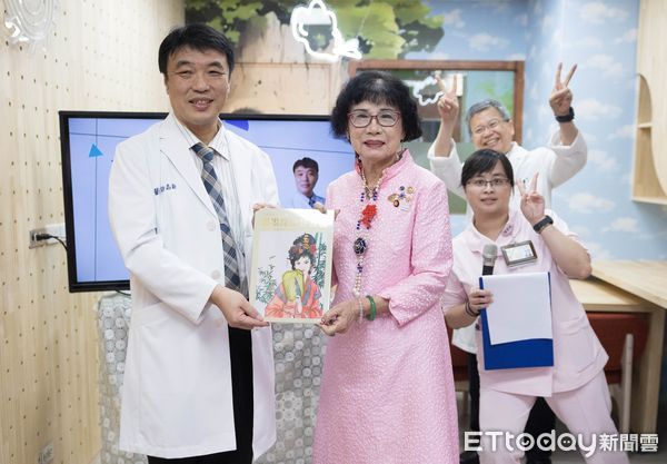 ▲成大醫院兒科病房「晴空樹屋 Hope Nest」正式啟用，醫護與病童家屬共同見證溫馨時刻。（記者林東良翻攝，下同）