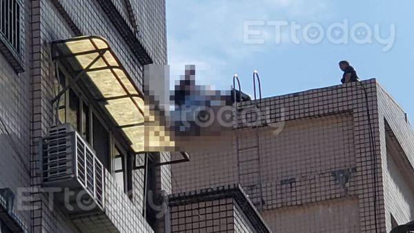 ▲▼ 北市文山區大樓住戶喝了多日屍水，今天師傅清洗水塔時才發現裡面有具遺體。（圖／記者黃彥傑攝）
