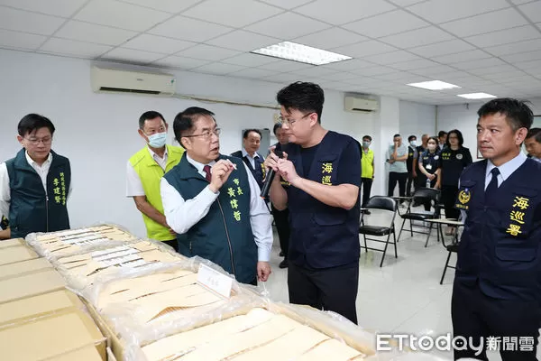 ▲台南市財稅局查緝私劣菸酒績效連7年全國第二，展現團隊打擊不法決心。（記者林東良翻攝，下同）