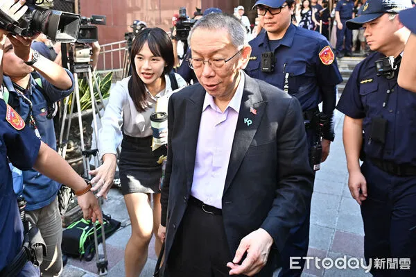 ▲▼台北地院審理京華城案，庭訊結束柯文哲離開北院。（圖／記者李毓康攝）