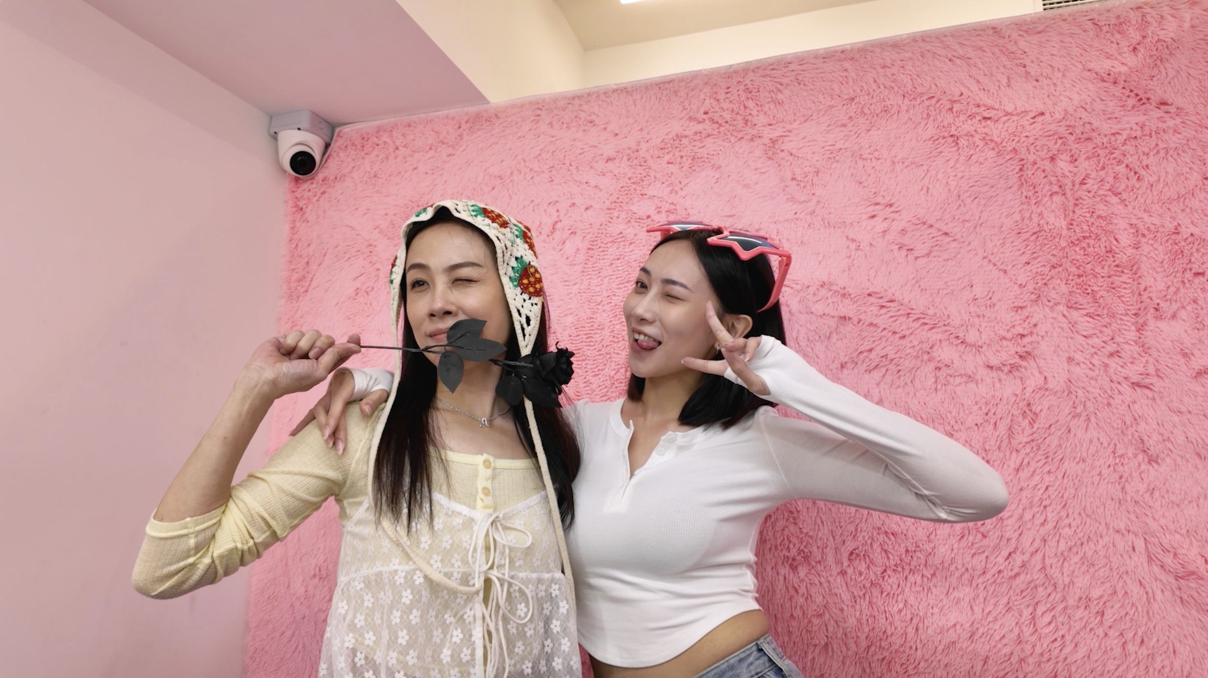 ▲▼ 改造,少女感,瀑布髮,LUX玻尿酸瀑布瓶,麗仕,洗髮。（圖／擷取自影片）