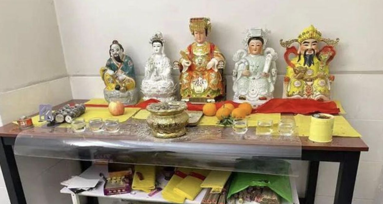 ▲天道鴻元教派斂財的公共「堂點」。（圖／翻攝微博）