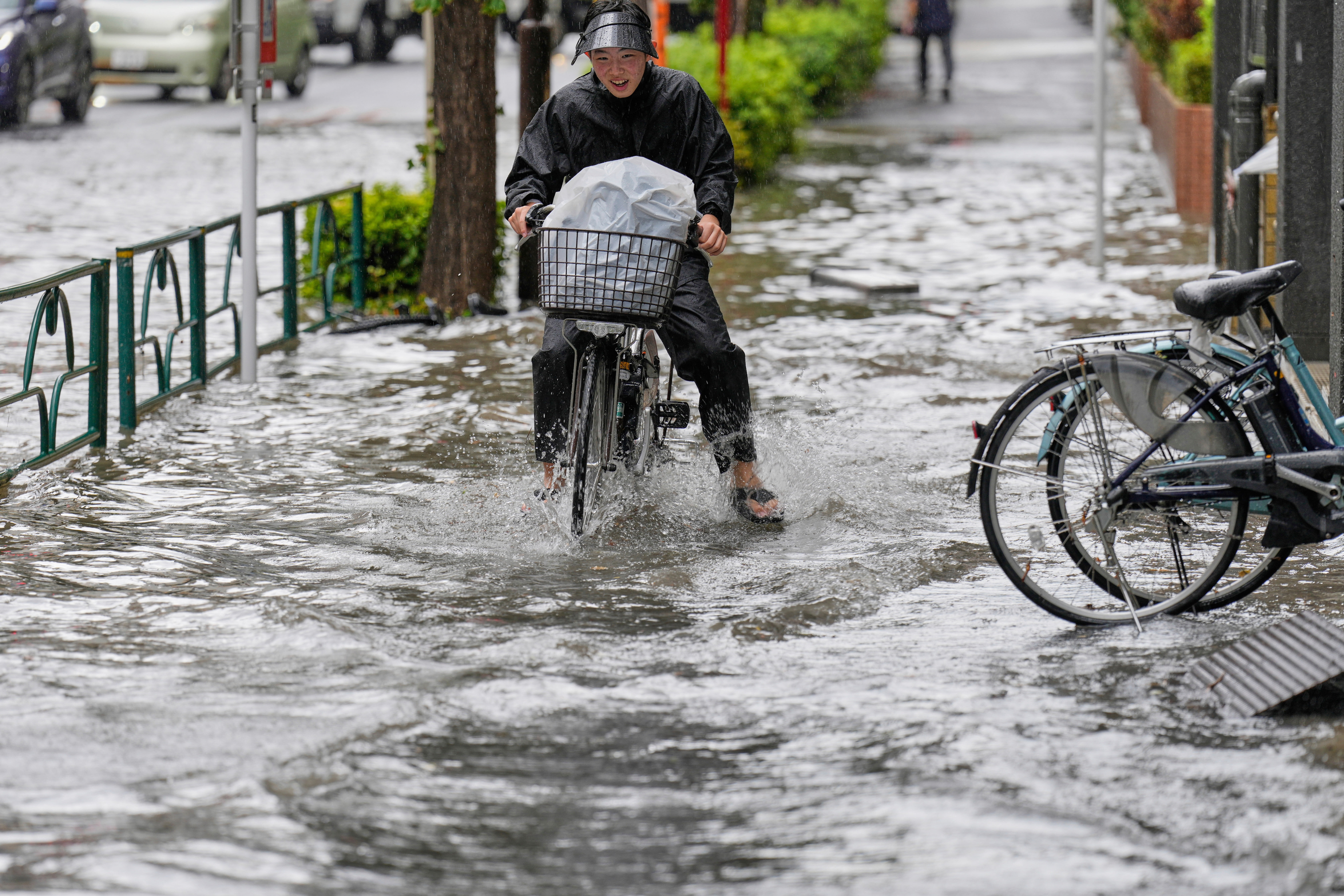 ▲▼日本東京11日下午降下暴雨。（圖／達志影像／美聯社）