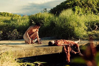 柯泯薰《河鰻》跨足演戲「赤裸掰開」身心　潘綱大潮間帶全裸靠膠帶護體