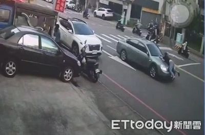 驚險畫面！媽媽被詐400萬　女兒計誘車手「趴引擎蓋」擋車逮人