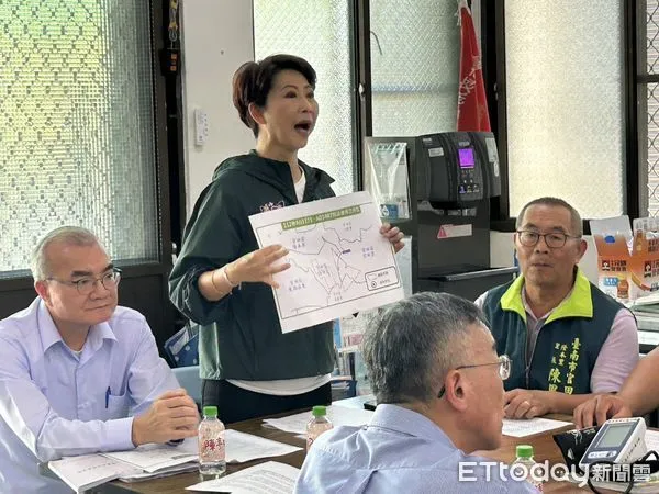 ▲立委陳亭妃召開協調會，要求經濟部與中油年底前檢討回饋辦法，明年讓官田區更多里民受惠。（記者林東良翻攝，下同）