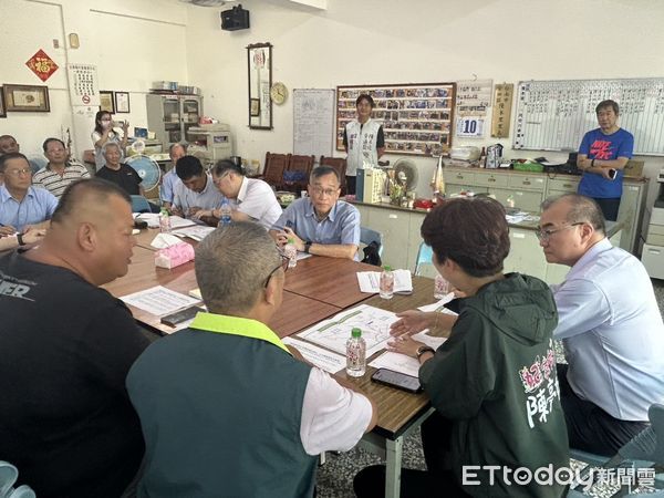 ▲立委陳亭妃召開協調會，要求經濟部與中油年底前檢討回饋辦法，明年讓官田區更多里民受惠。（記者林東良翻攝，下同）