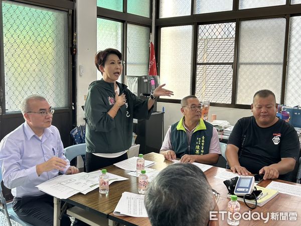▲立委陳亭妃召開協調會，要求經濟部與中油年底前檢討回饋辦法，明年讓官田區更多里民受惠。（記者林東良翻攝，下同）