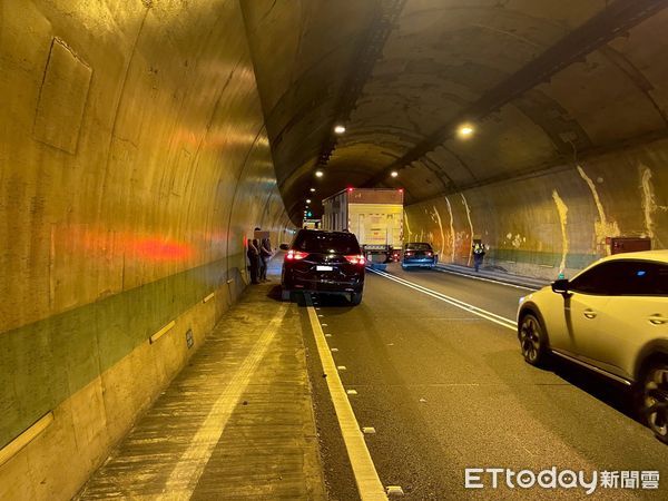 ▲國道6號今天早上9時許於東向19.4公里、17.9公里連續發生兩起A3交通事故。（圖／記者高堂堯翻攝）