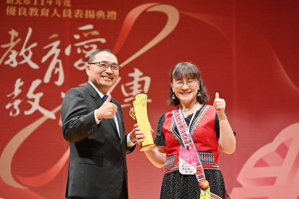 ▲新北表揚優良教育人員 侯友宜感謝老師春風化雨。（圖／新北市新聞局提供）