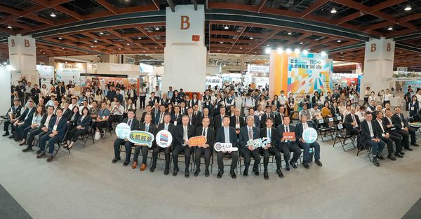 ▲「啟航淨零」MOU宣言簽署活動全體人員大合影。（圖／港務公司提供）