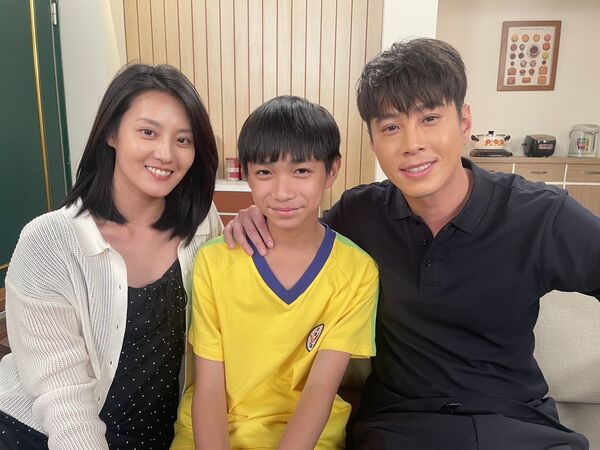 ▲嚴曉筠(左起)與劉星宇及吳東諺有不少對手戲。（圖／民視提供）