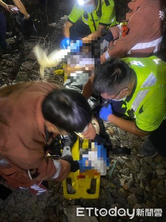 ▲▼台鐵深夜事故　男遭火車撞擊「左腳掌斷肢」搶救中。（圖／記者楊永盛翻攝）